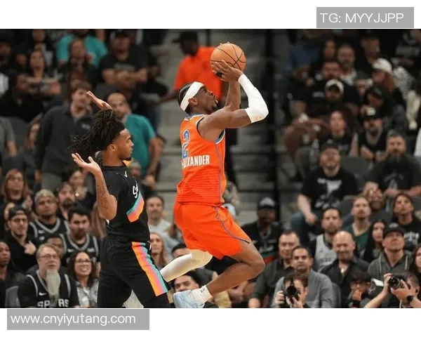 雷霆与马刺季后赛第二场激战回顾关键时刻的精彩瞬间与战术分析